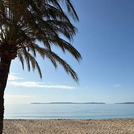 Bel T2 Au Calme - Les Résidences De Saint-clair à 6min à Pieds De La Très Belle De St Clair - Parking, Clim, Wifi Le Lavandou